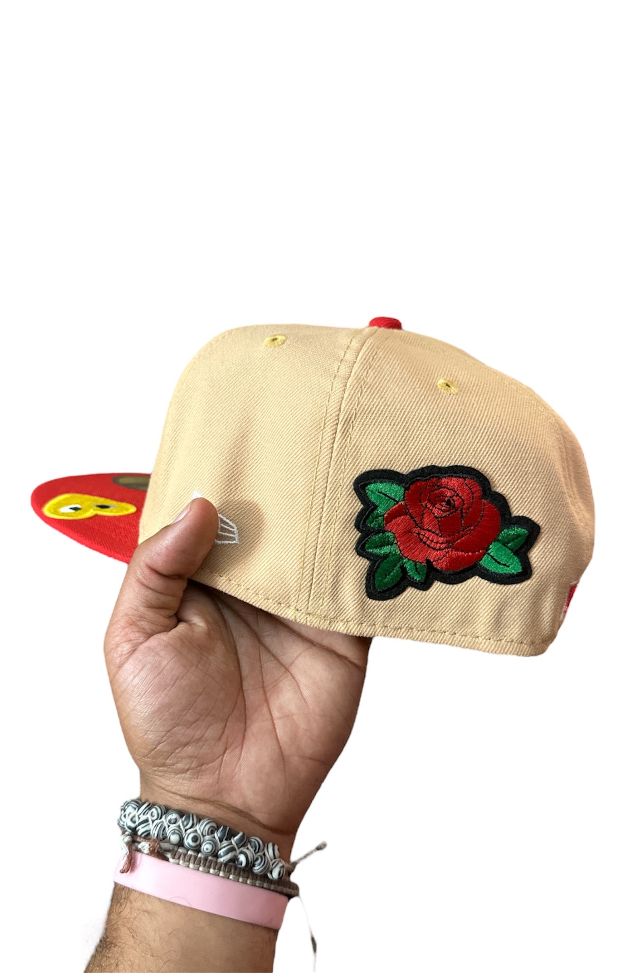 Size 7 1/4 Angels Cream/Red Fitted