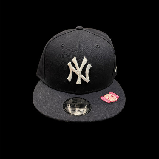 SNAPBACK KAWS Yankees